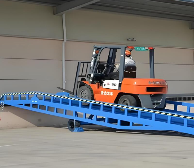 川汇移动式卸货平台（叉车用）